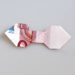 Origami Fliege aus einem Geldschein