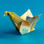 Origami Wasservogel aus einem Geldschein